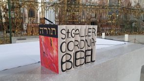 Coronabibel in sieben Bänden / Foto: Coronabibel St. Gallen Initiative Coraonabibel in sieben Bänden